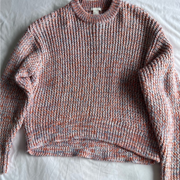 Sweater size small - Picture 2 of 3